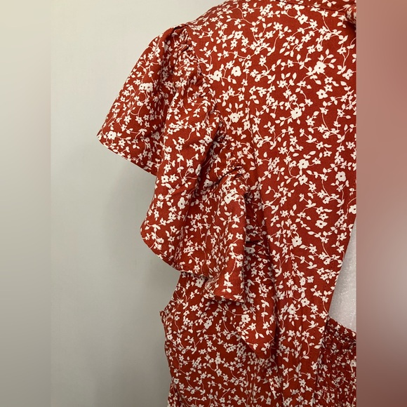 Old Navy Fit & Flare Flutter-Sleeve Tiered Smocked Midi Dress Red Floral 3X - Picture 9 of 10